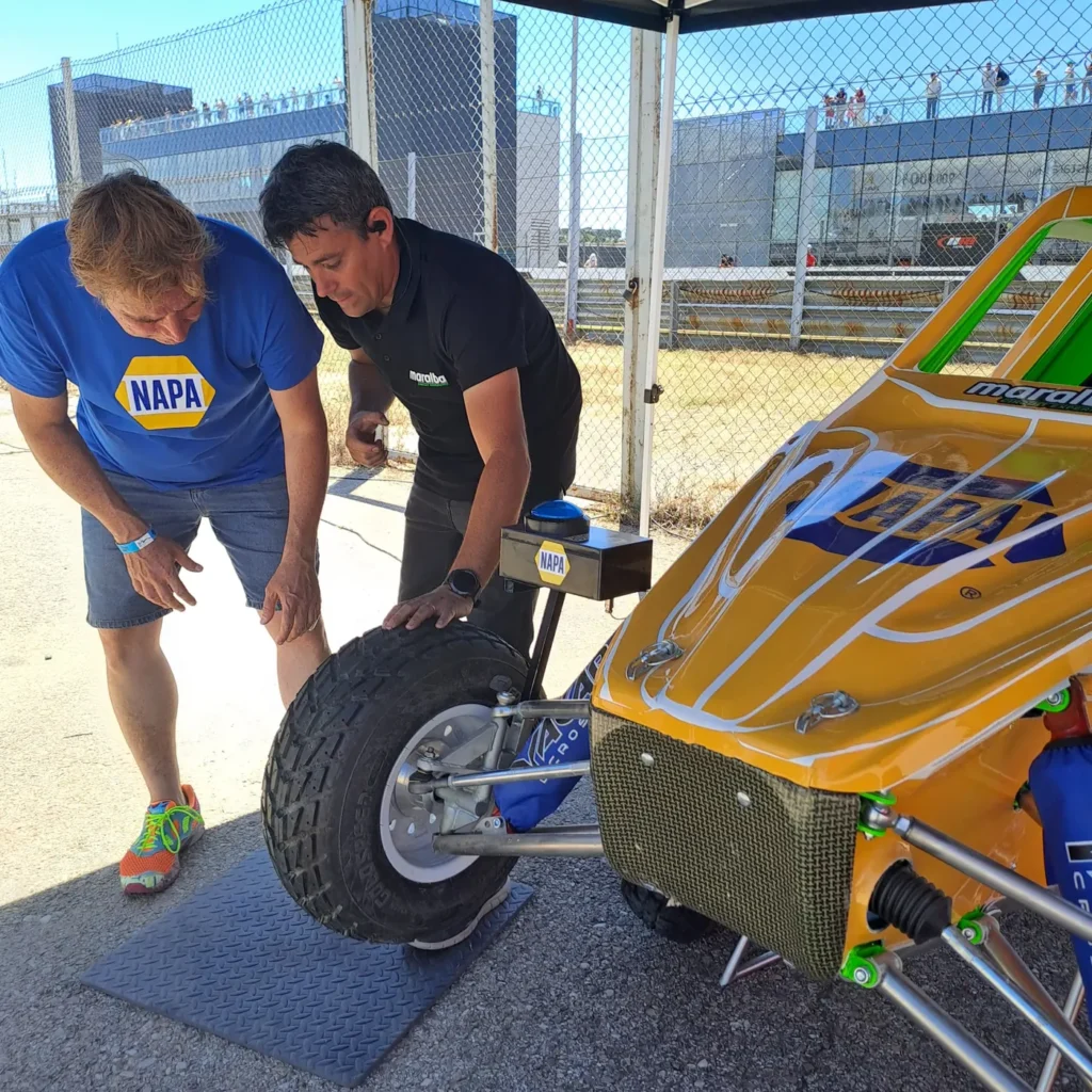 Taller práctico con un kart cross