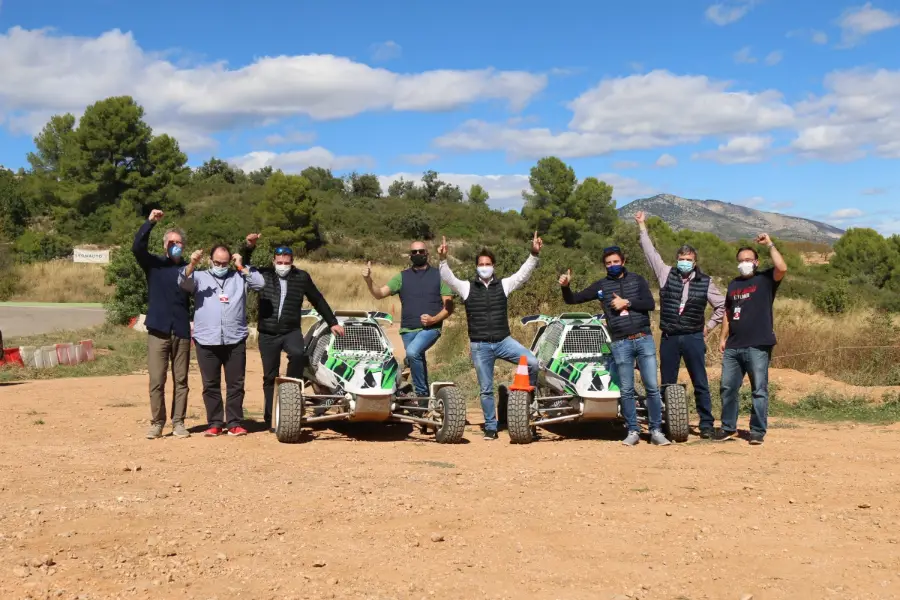 Grupo de pilotos con los Yacar Cross