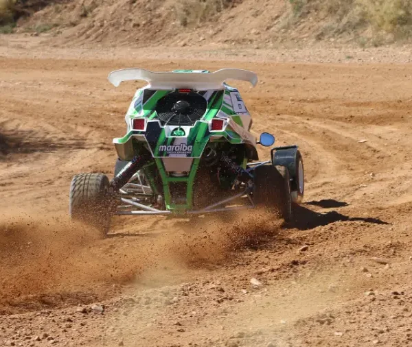 Yacar Cross en el trazado de tierra